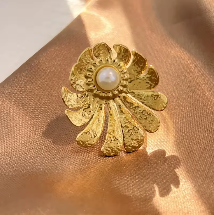 Gold Hammered Sunflower Pearl Center Ring