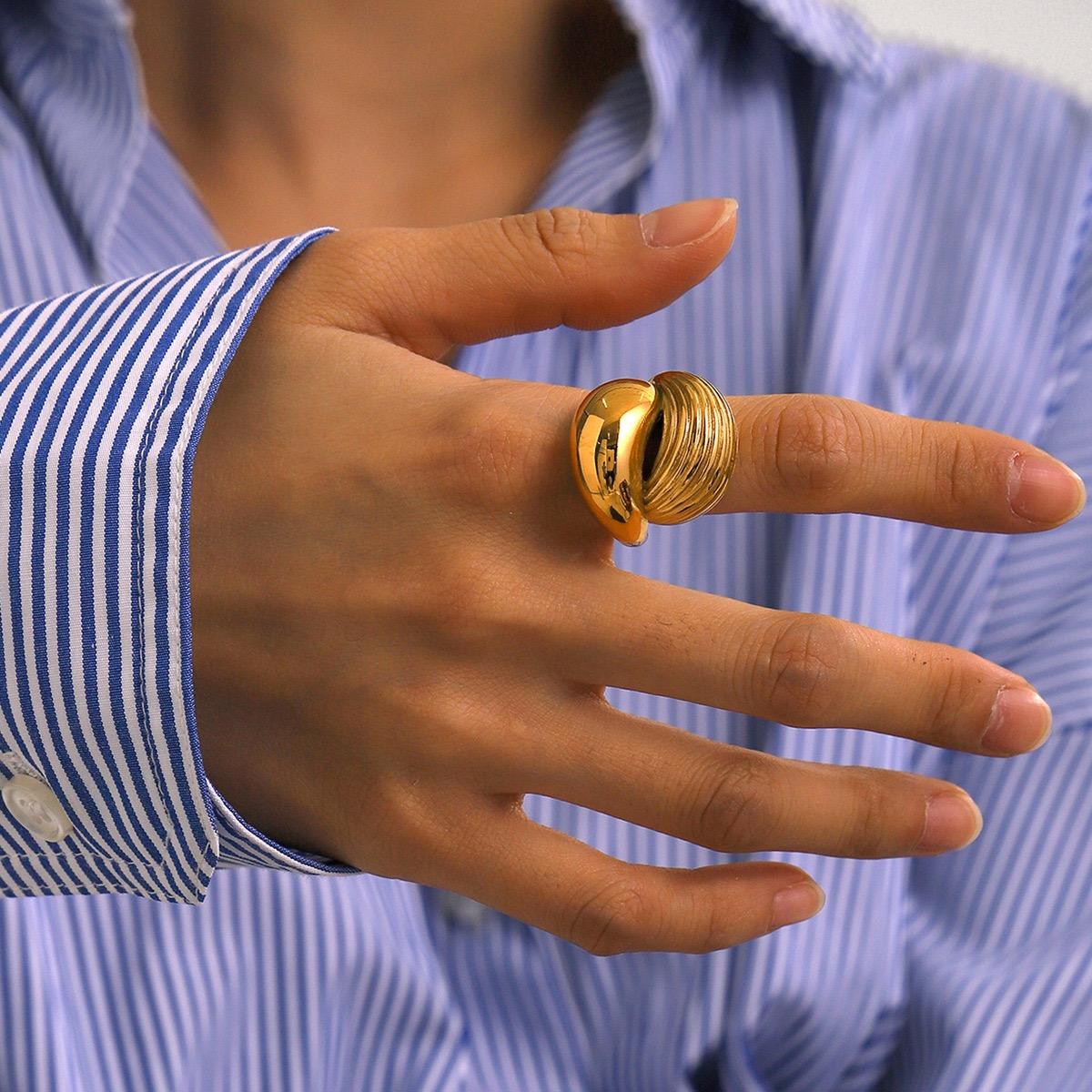 Gold Ribbed Shell Bypass Ring