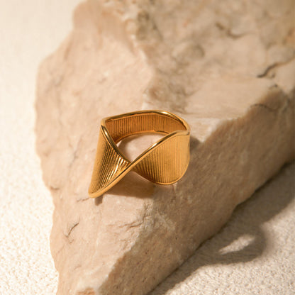 Gold Sunray Saddle Signet Ring