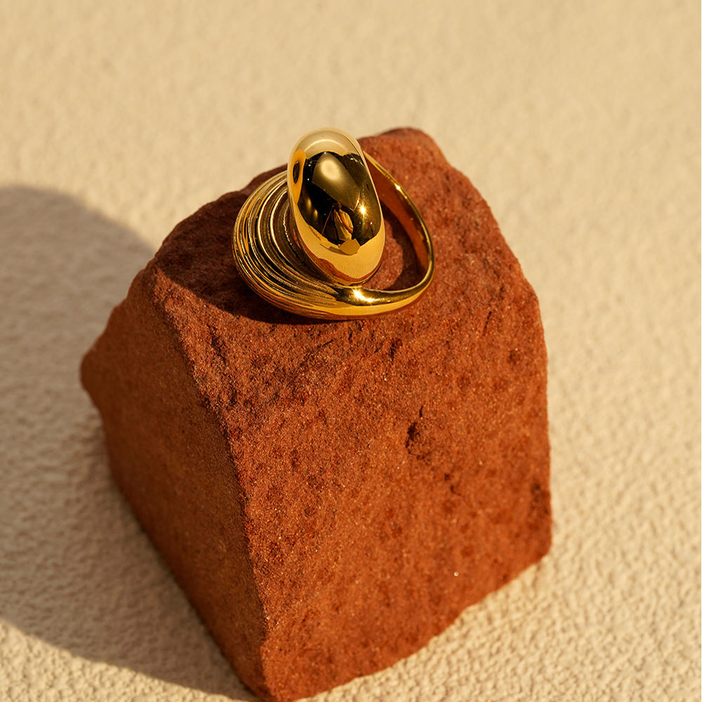 Gold Ribbed Shell Bypass Ring